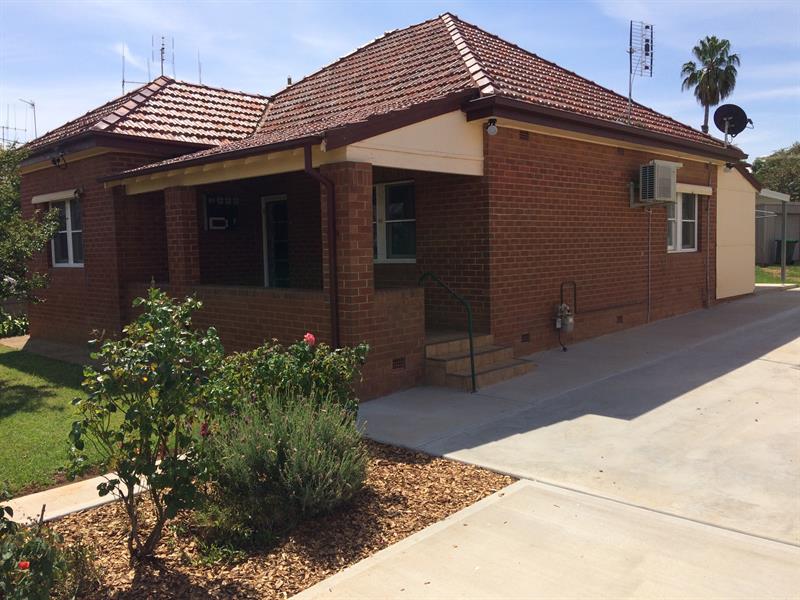 66 Mitchell  St, PARKES NSW 2870