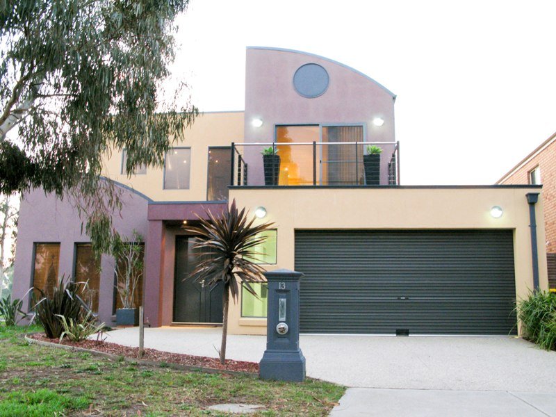 13 Princetown Drive, WATERWAYS VIC 3195