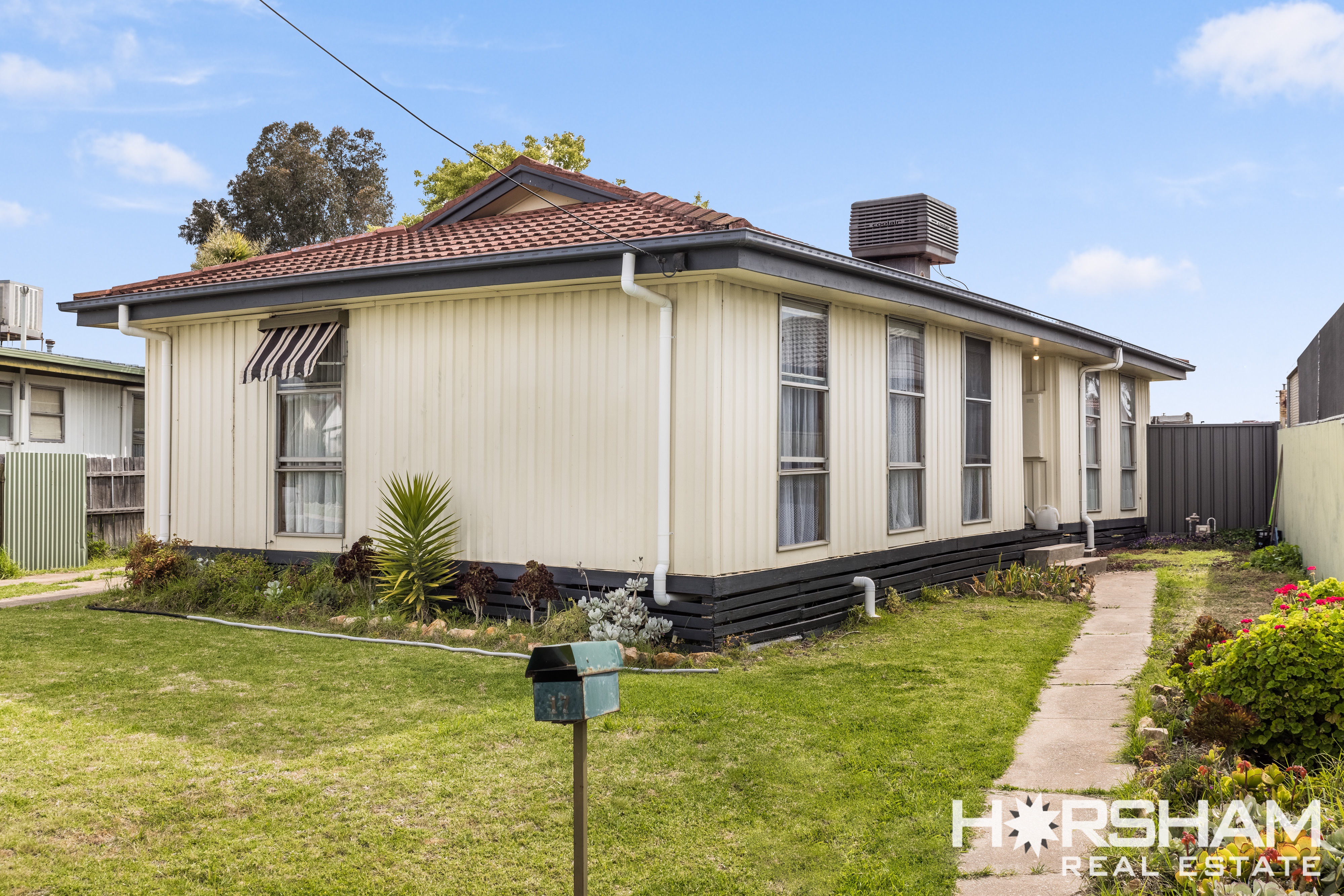 17 Felstead Avenue, HORSHAM VIC 3400