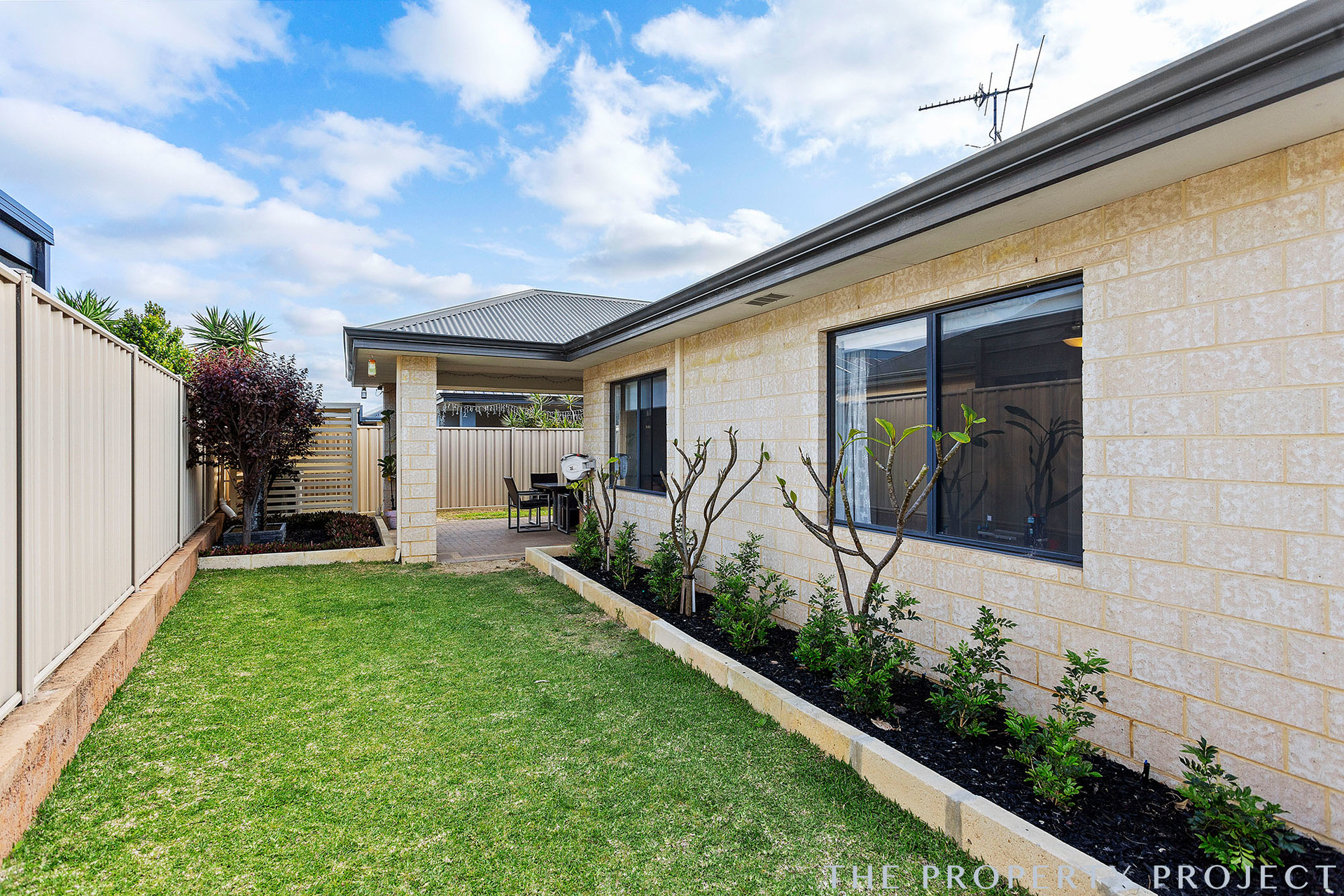 16 Aubun Garden Caversham WA 6055