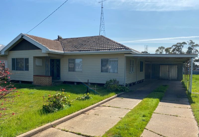 207-209 WOODS STREET, DONALD VIC 3480