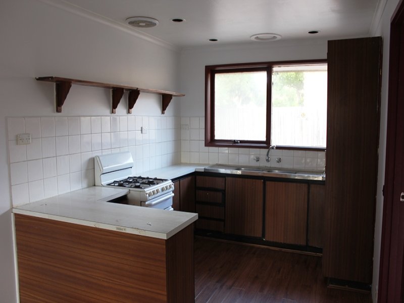 2 Delacombe Drive, HAMPTON PARK VIC 3976