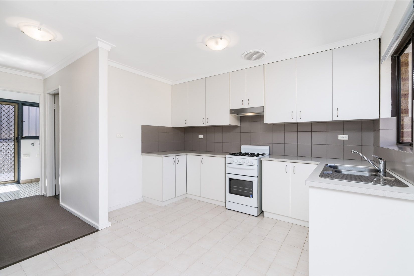 2 93 Thelma Street Como WA 6152
