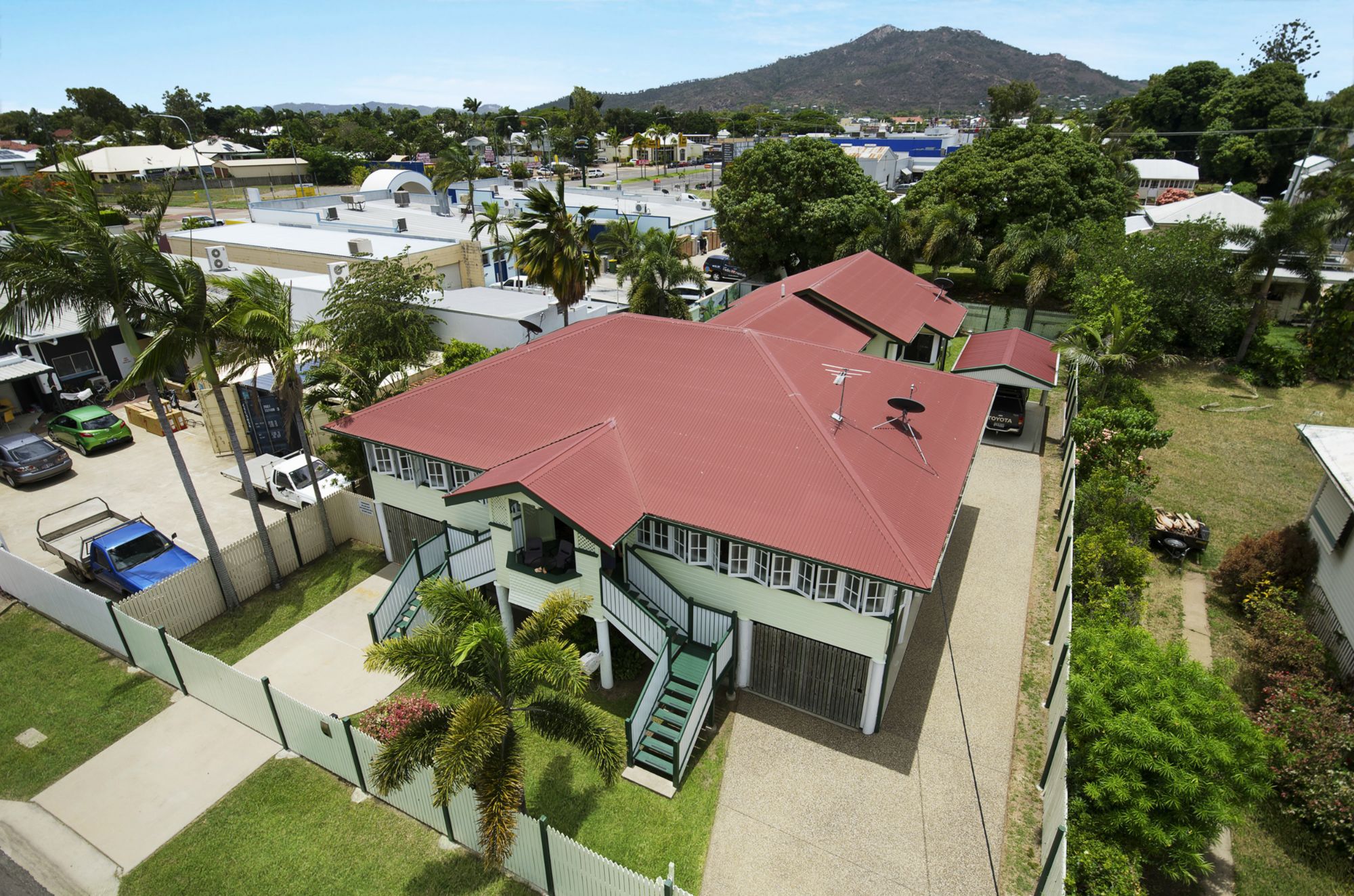 2 / 4 Soule Street, HERMIT PARK QLD 4812