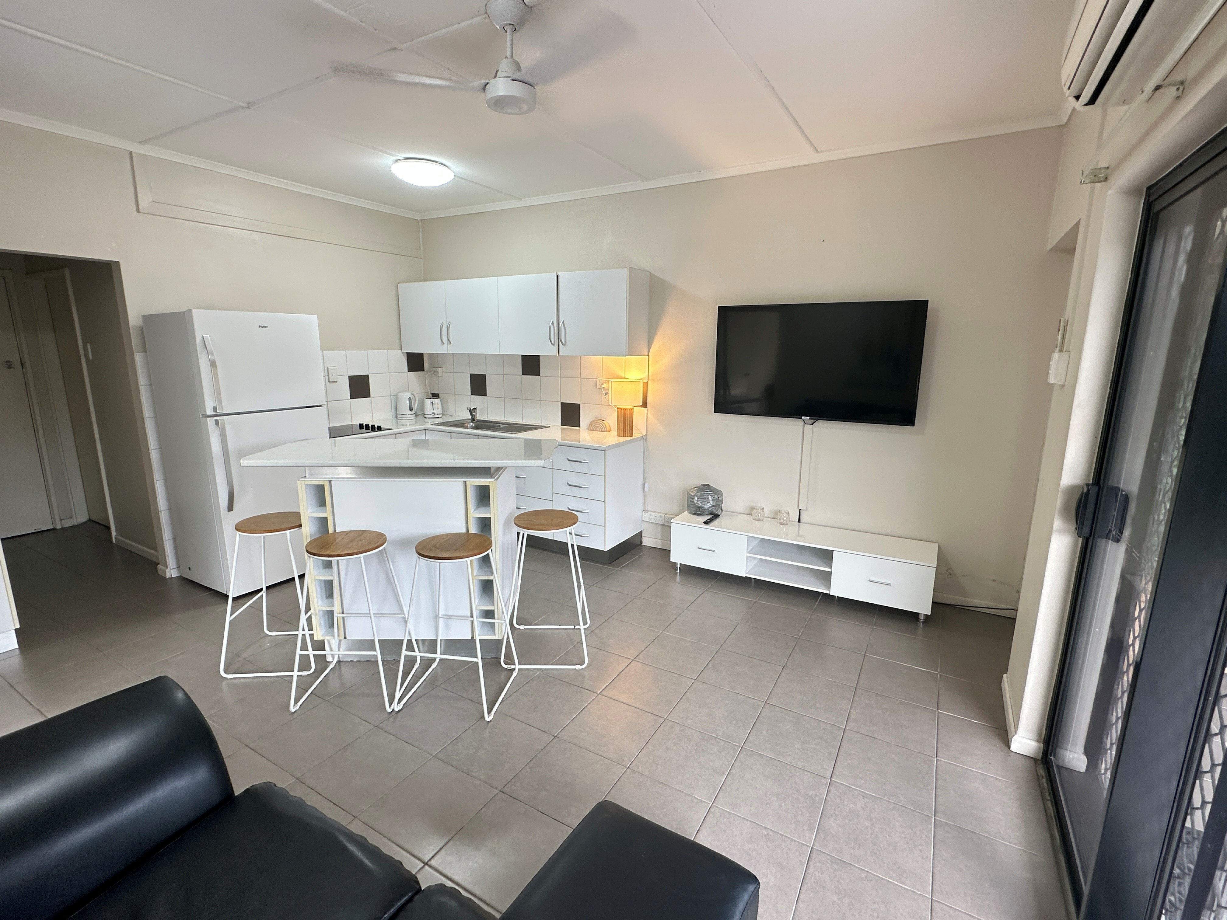 Unit 1 / 48 Swales St, MUNDINGBURRA QLD 4812