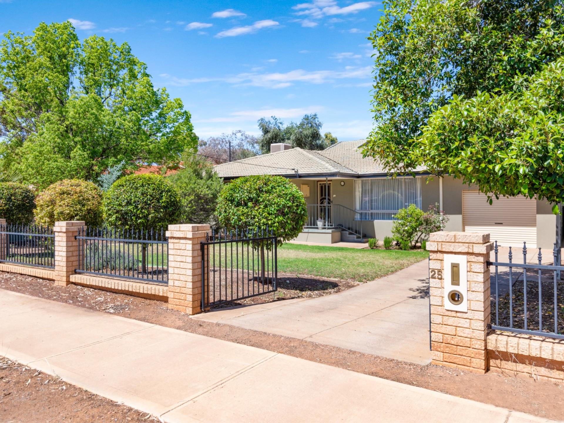 25 Addis Street, LAMINGTON WA 6430