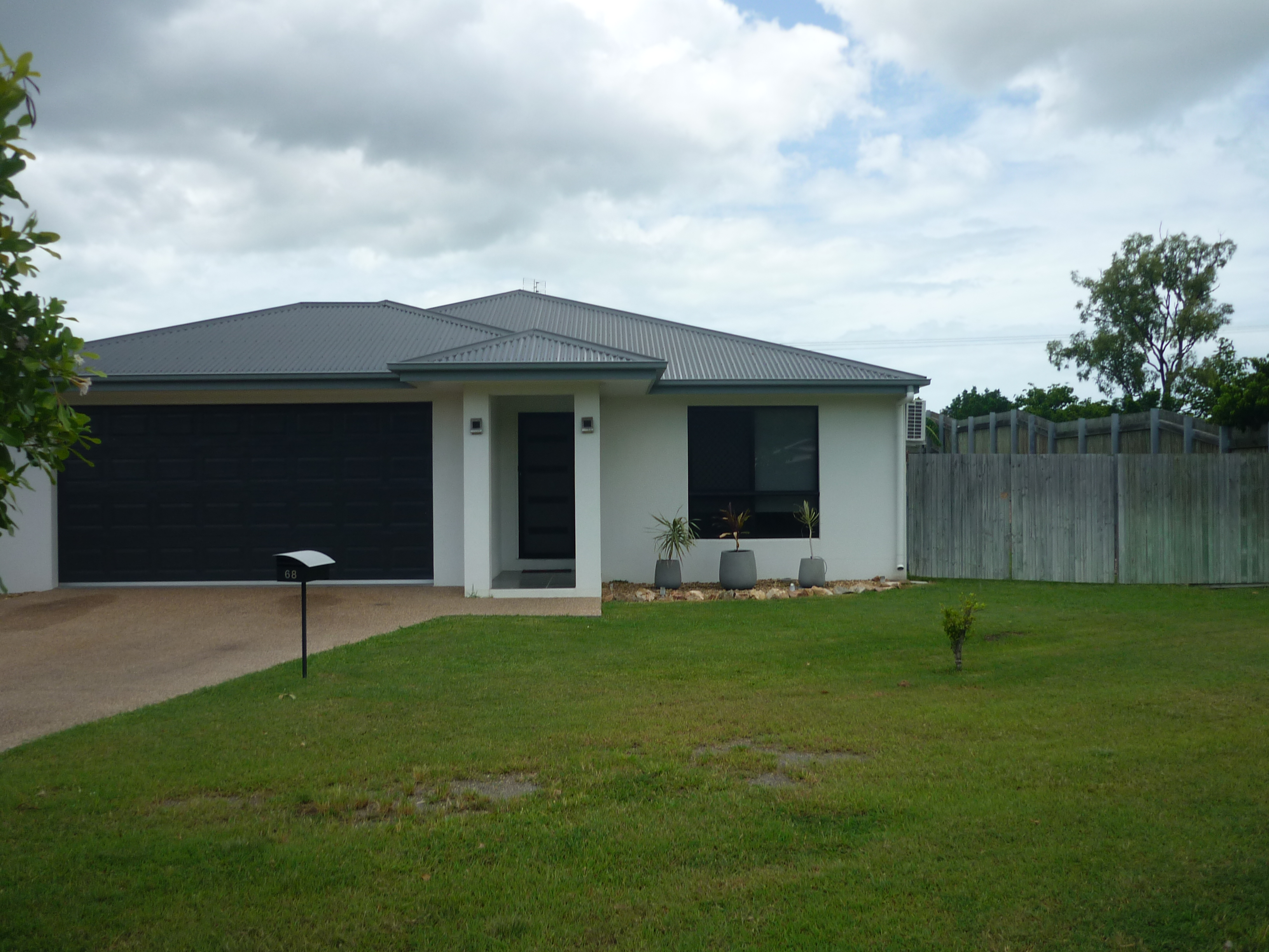 68 Kroymans Drive, MOUNT LOUISA QLD 4814