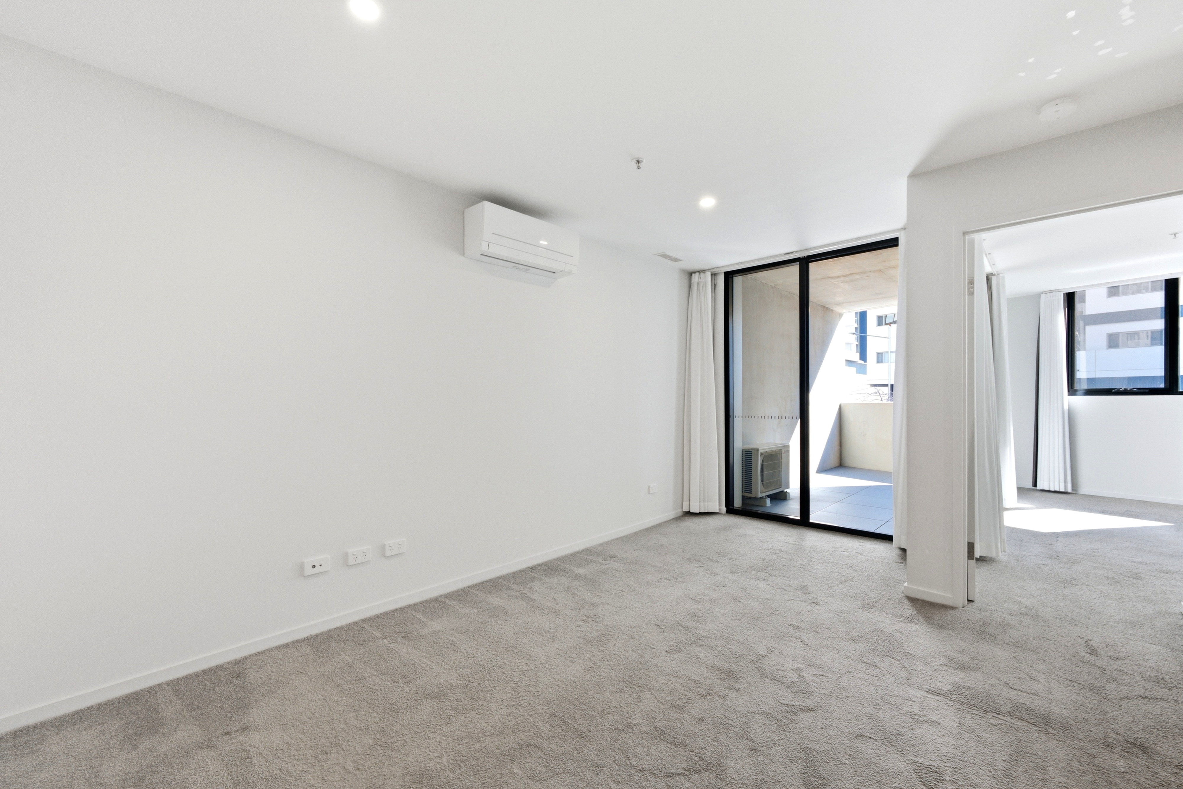 102/34 Oakden St, Greenway, photo 2