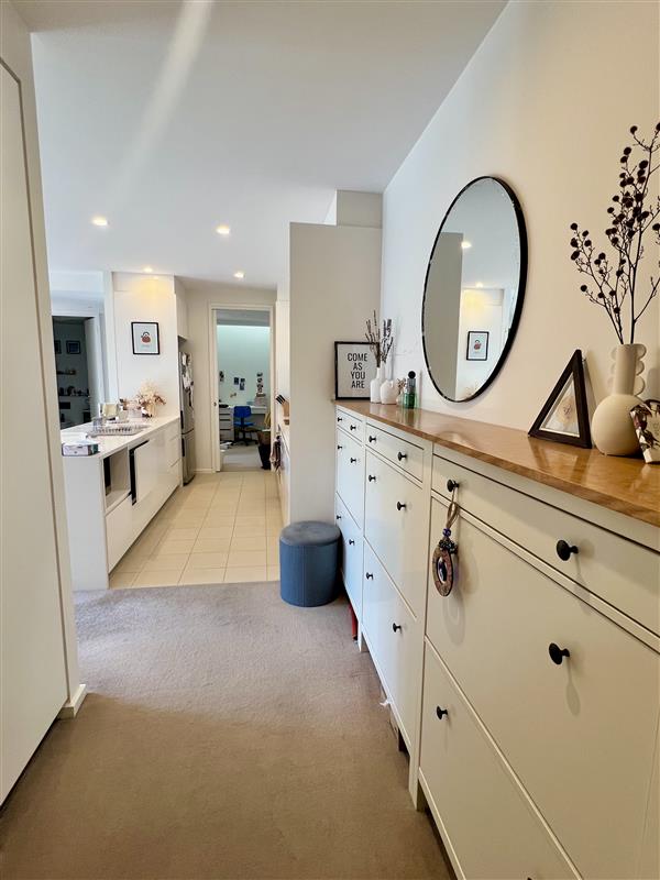 318/50 Eastlake Parade, Kingston, photo 5
