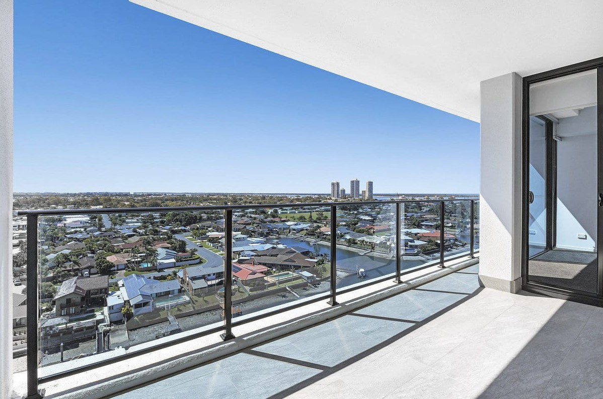 41104 / 5 Harbourside Court, BIGGERA WATERS QLD 4216