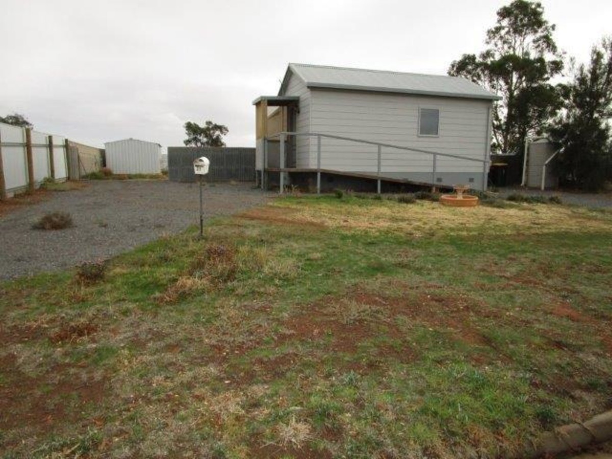 27 Sproats Lane, DONALD VIC 3480