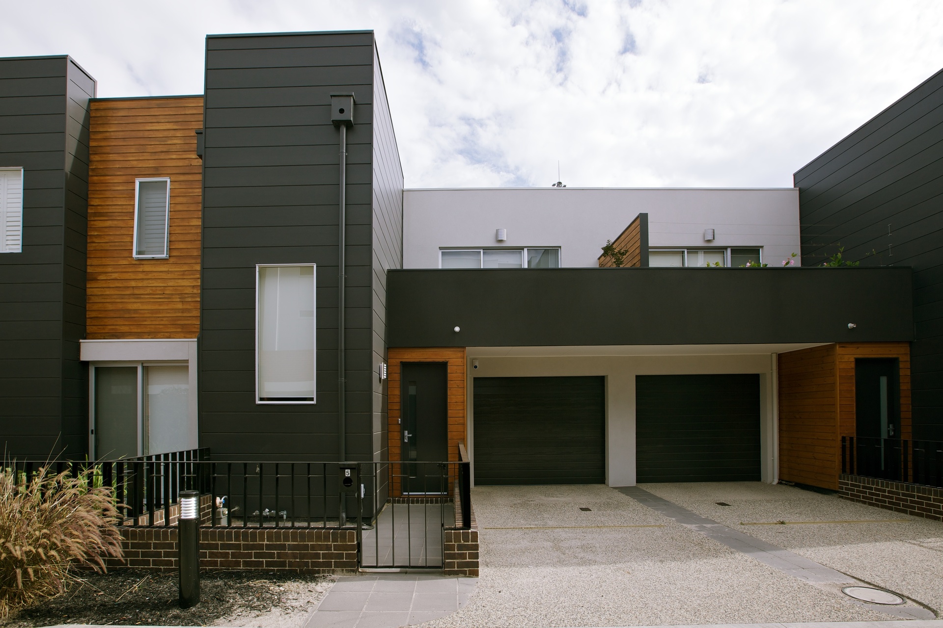 5 Harrys Lane, CLIFTON HILL VIC 3068