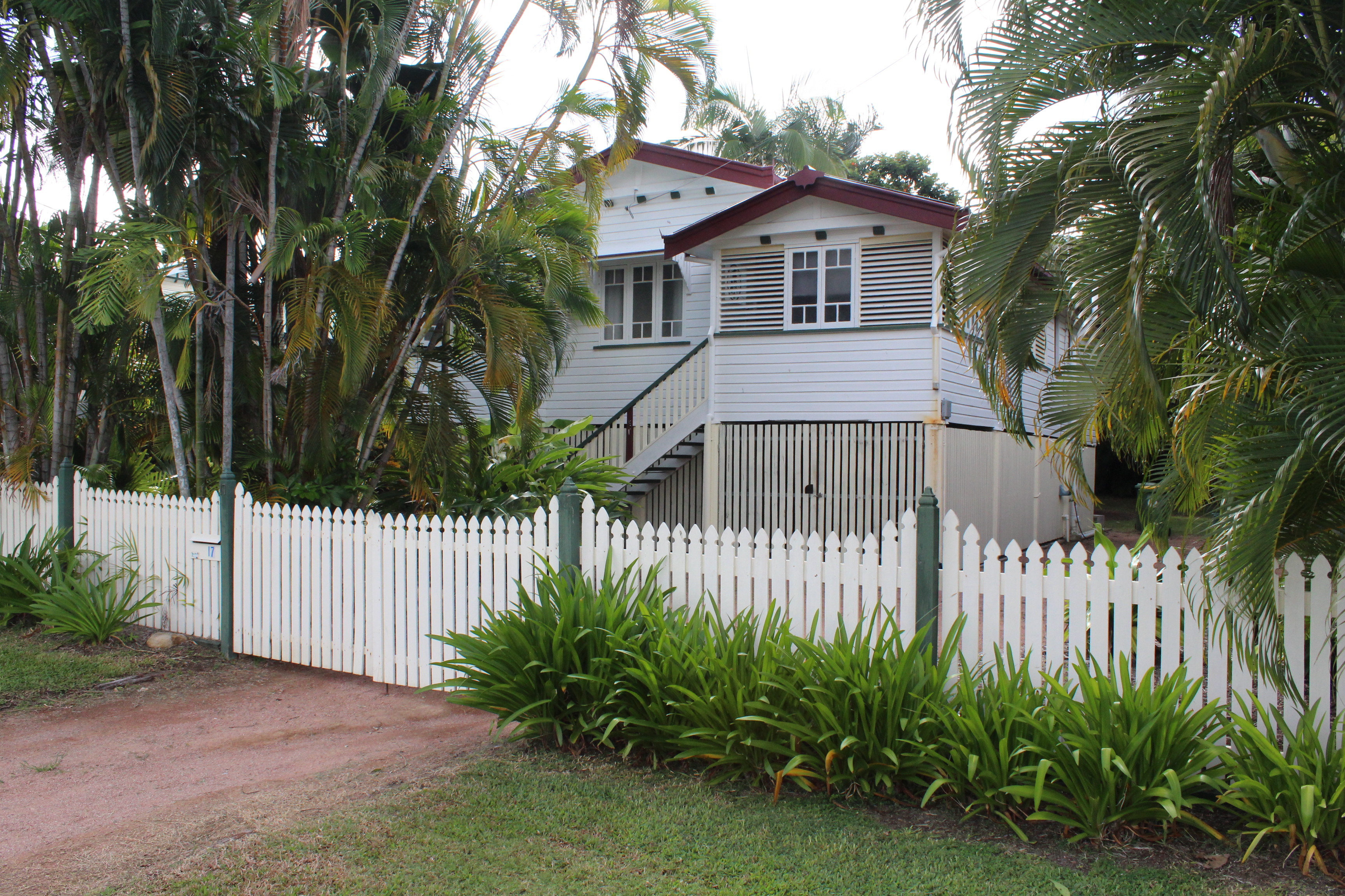 17 Townsville Street, WEST END QLD 4810