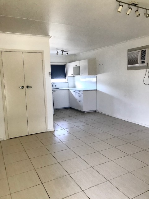 2 / 319 CHURCH STREET, HAY NSW 2711