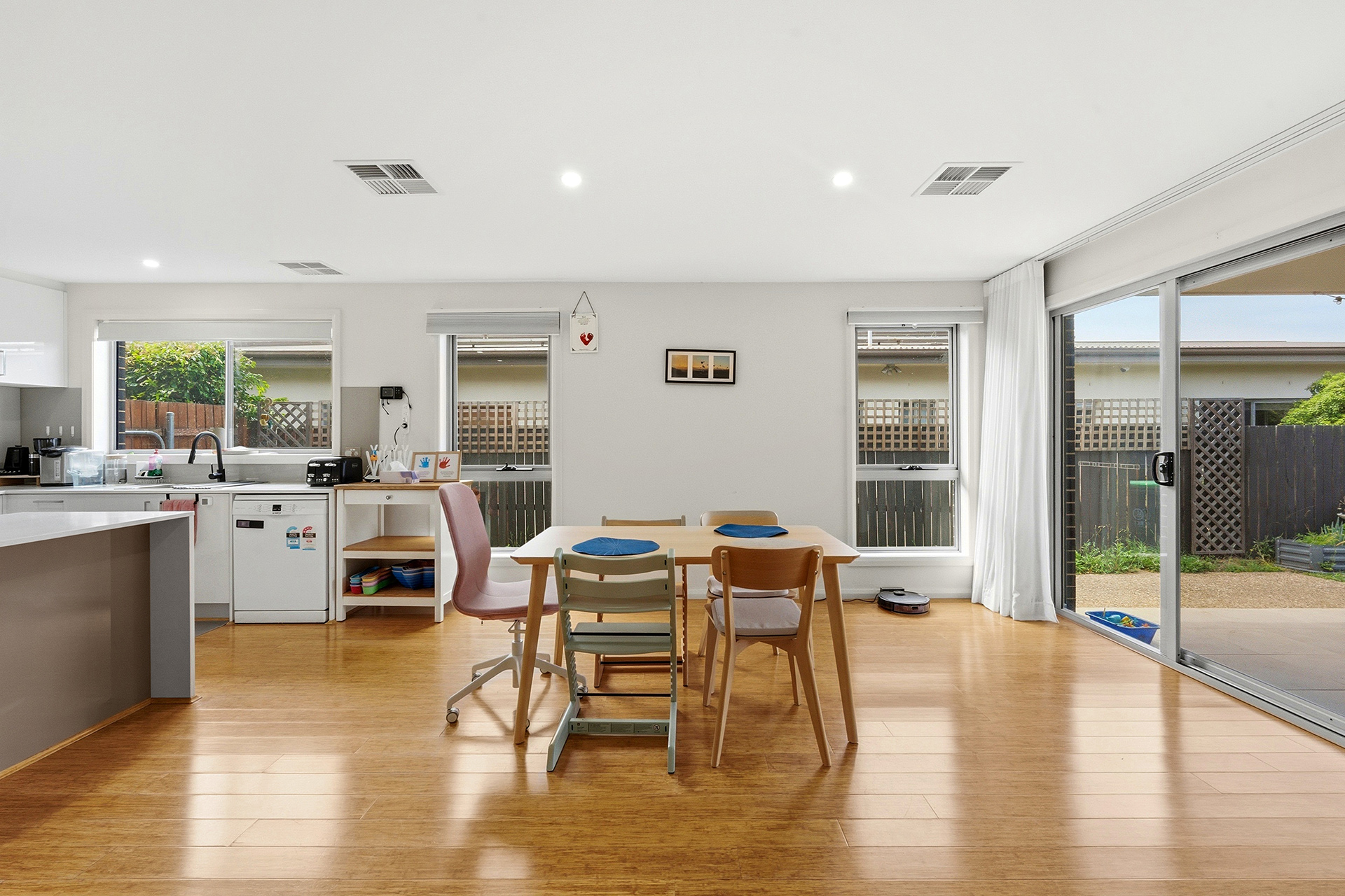 18 Casilda Street, Harrison, photo 2