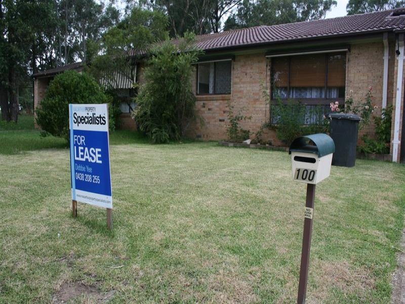 100 lancia Dr, INGLEBURN NSW 2565