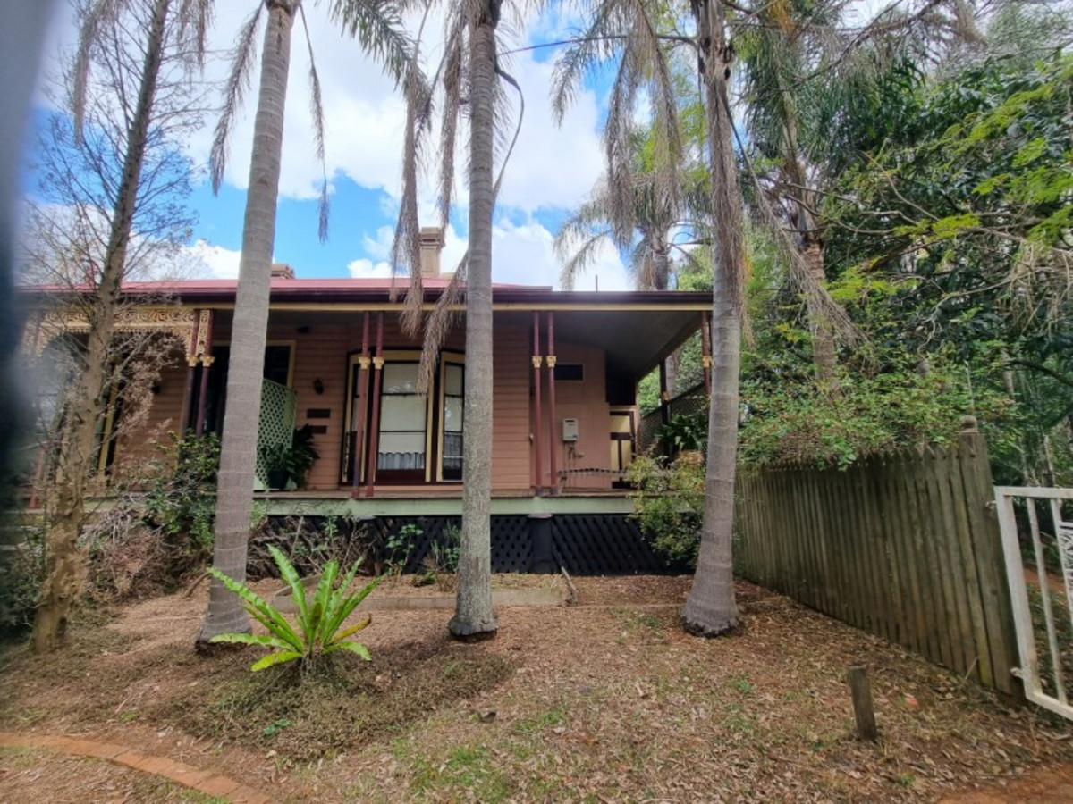 15 Newmarket Street, NEWTOWN QLD 4350