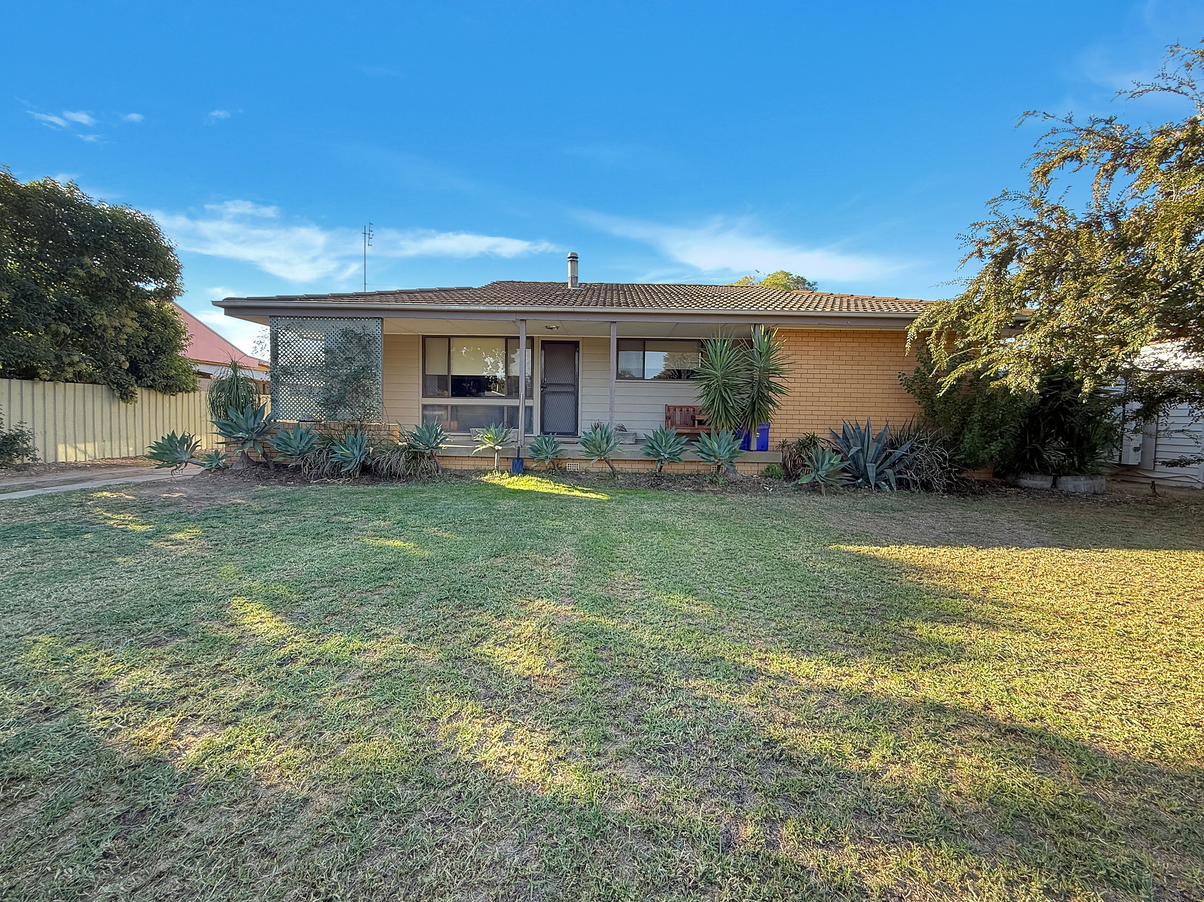 349 CADELL STREET, HAY NSW 2711