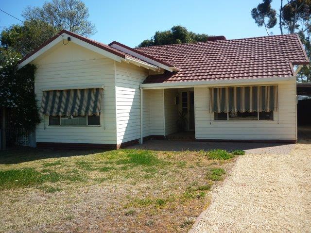 8 Craig Avenue, WARRACKNABEAL VIC 3393