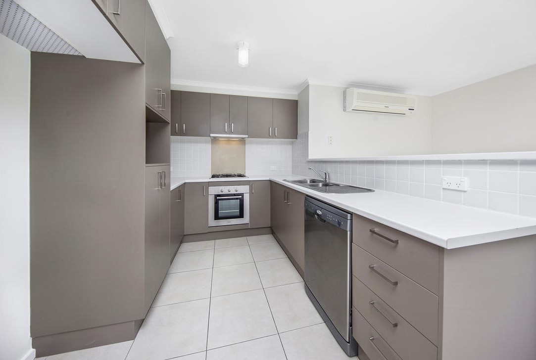 5 Neil Currie Street, Casey, photo 3