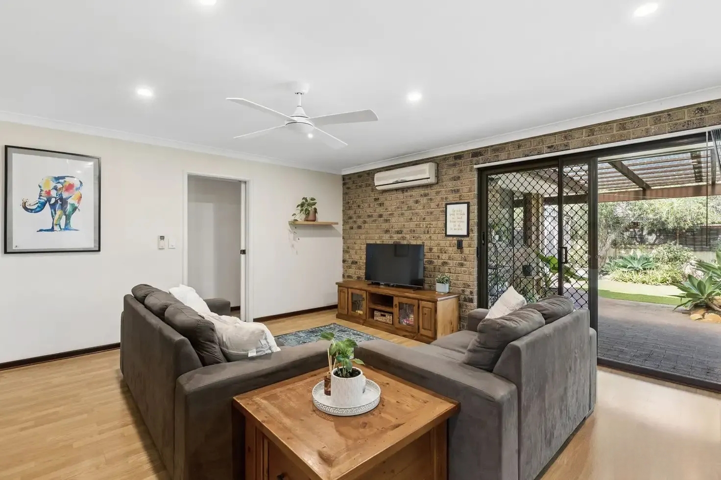 38 Bridgewater Dr Kallaroo WA 6025