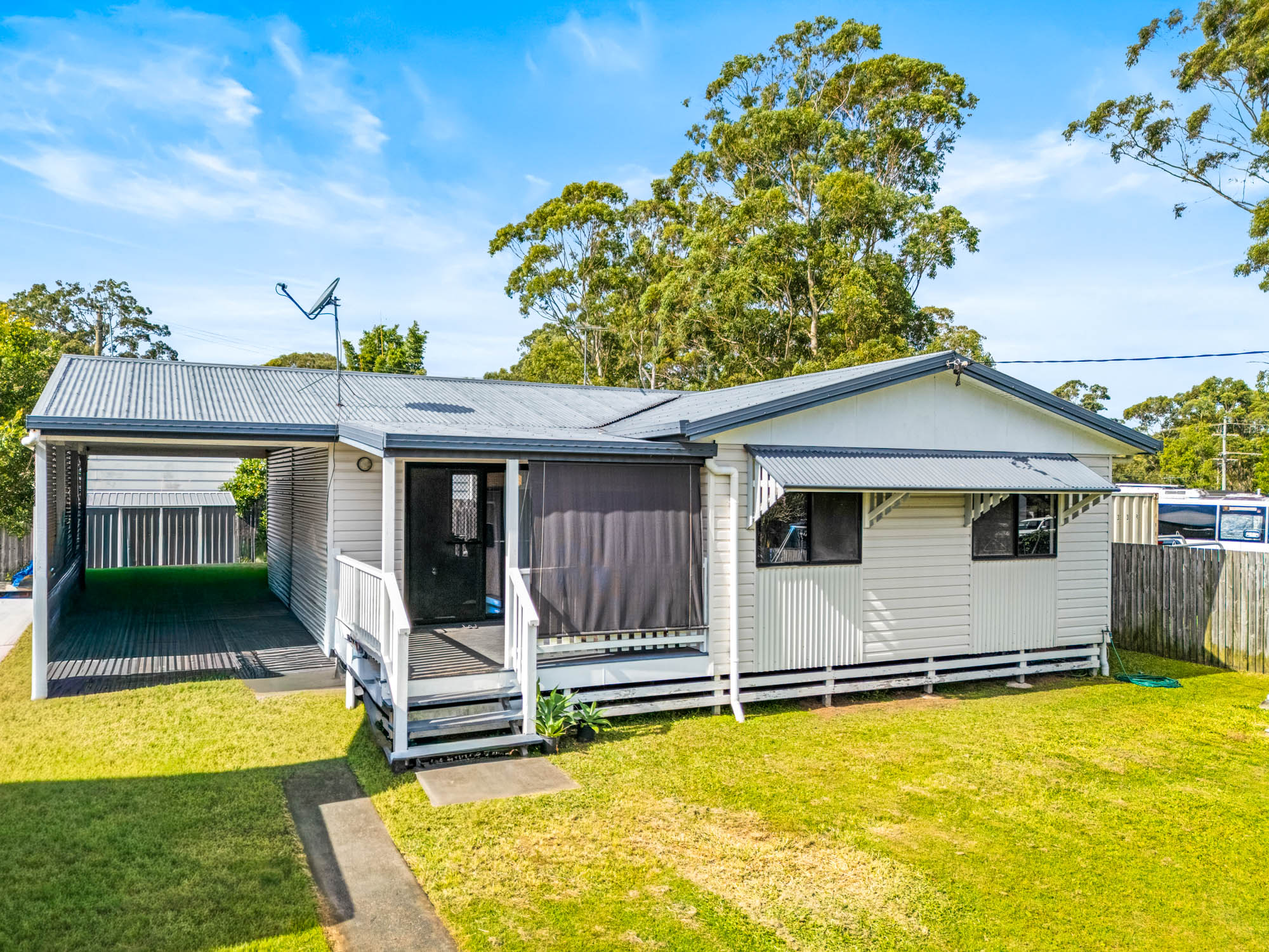 17 Wakehill Road, RUSSELL ISLAND QLD 4184