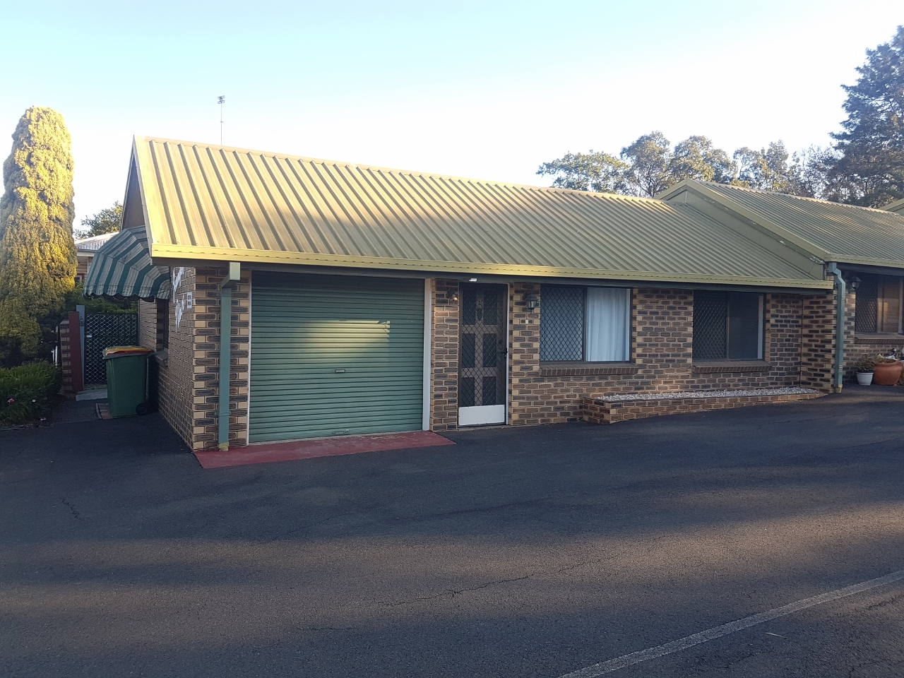 4 / 7 Stradbroke Street, ROCKVILLE QLD 4350