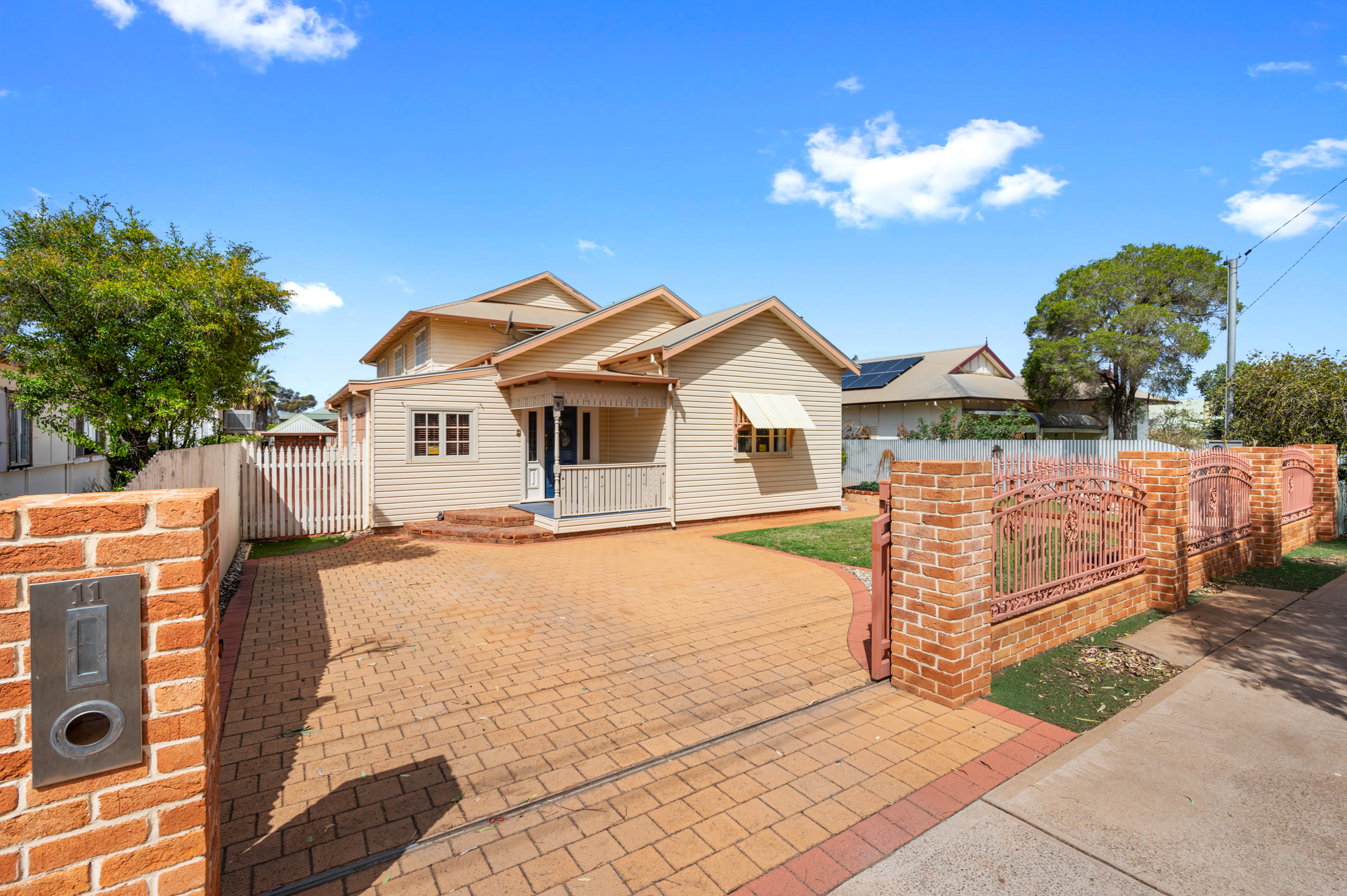 11 Dorothea Street, SOUTH KALGOORLIE WA 6430