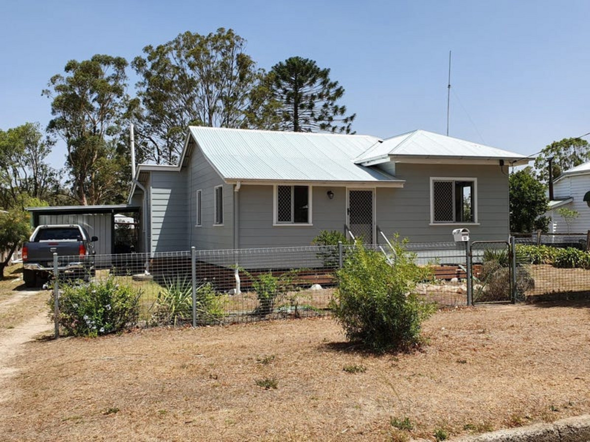 11 James Street, CROWS NEST QLD 4355