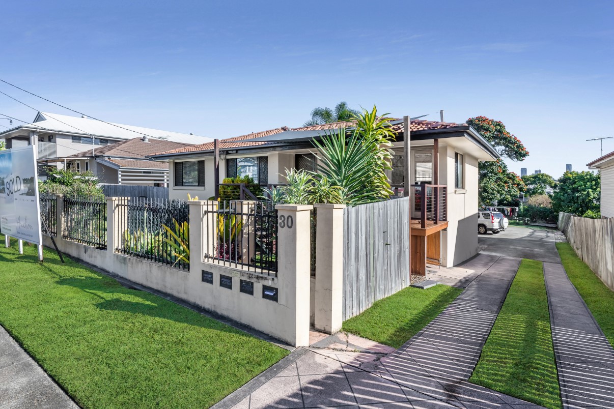 1 / 30 Ninth Ave, COORPAROO QLD 4151
