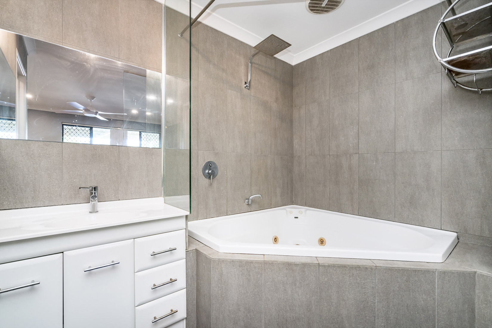 3A Charing Crescent Marangaroo WA 6064