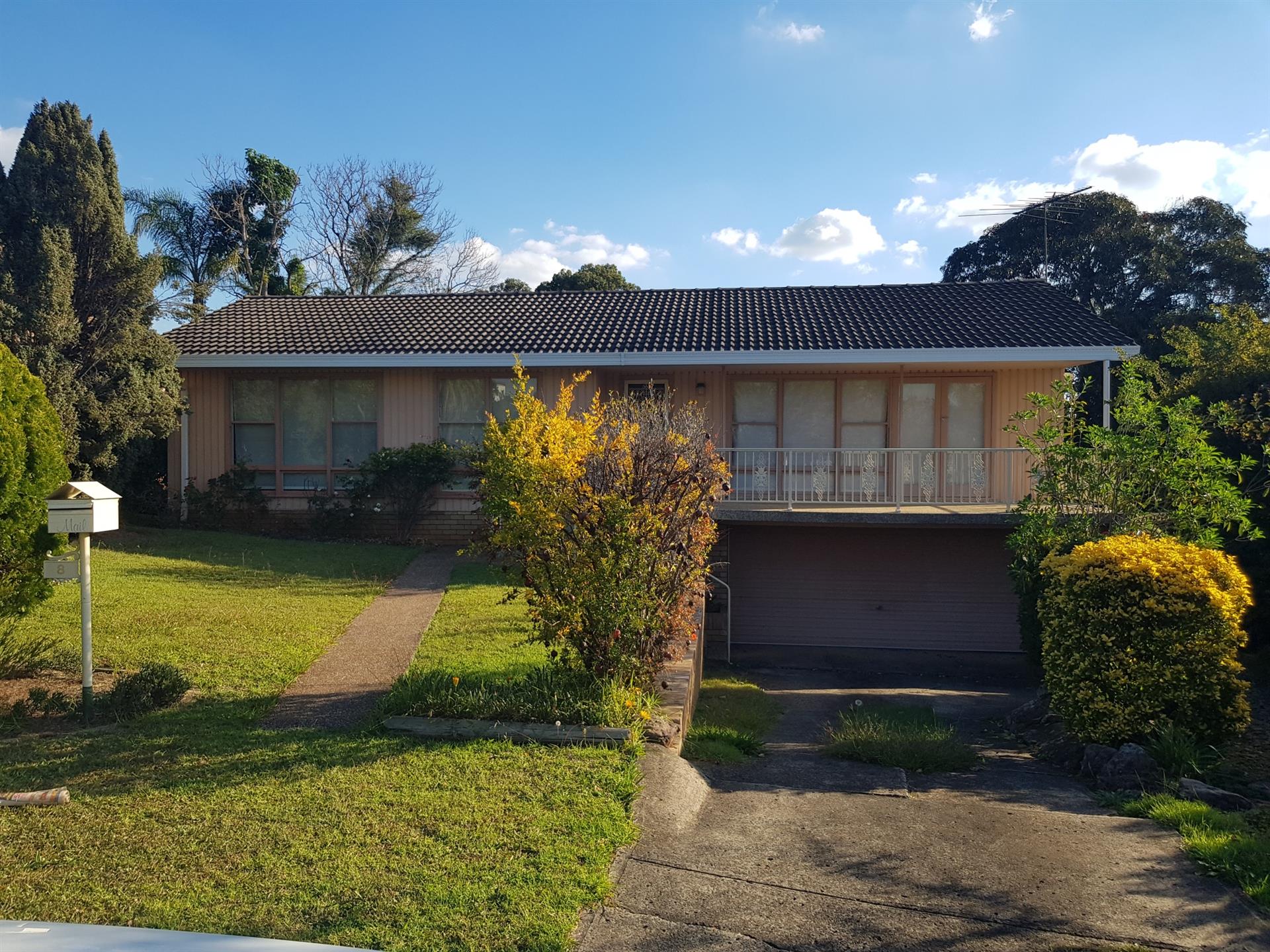 8 Eaglemont Crescent, CAMPBELLTOWN NSW 2560