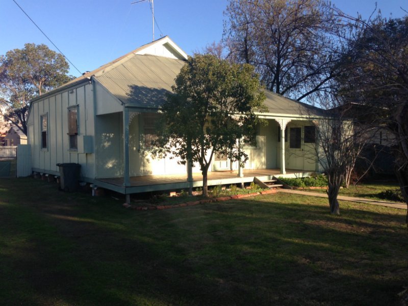 82 McKenzie Street, DENILIQUIN NSW 2710