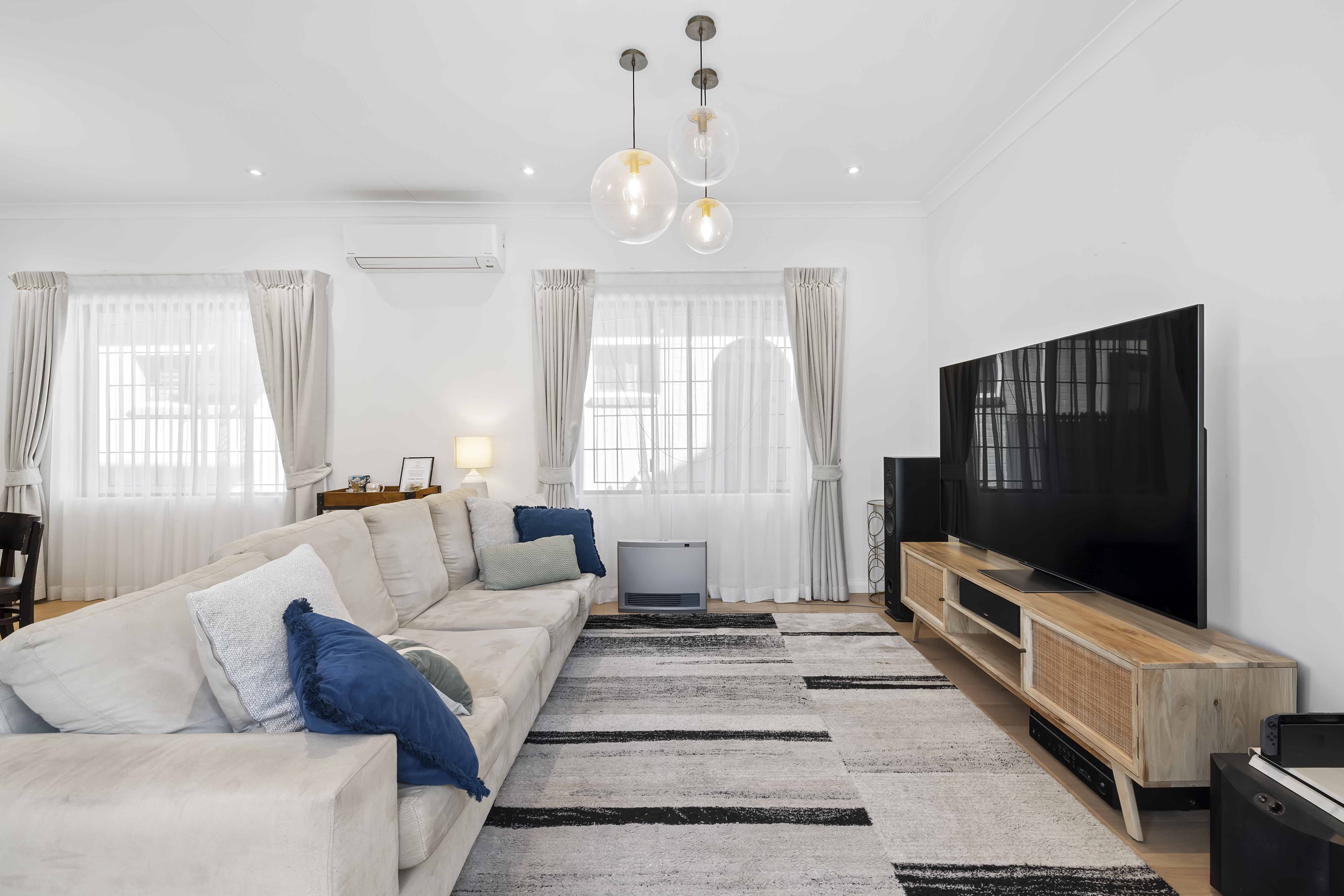 1 Howley St, Rodd Point Leased by The Gallery Real Estate - image 2