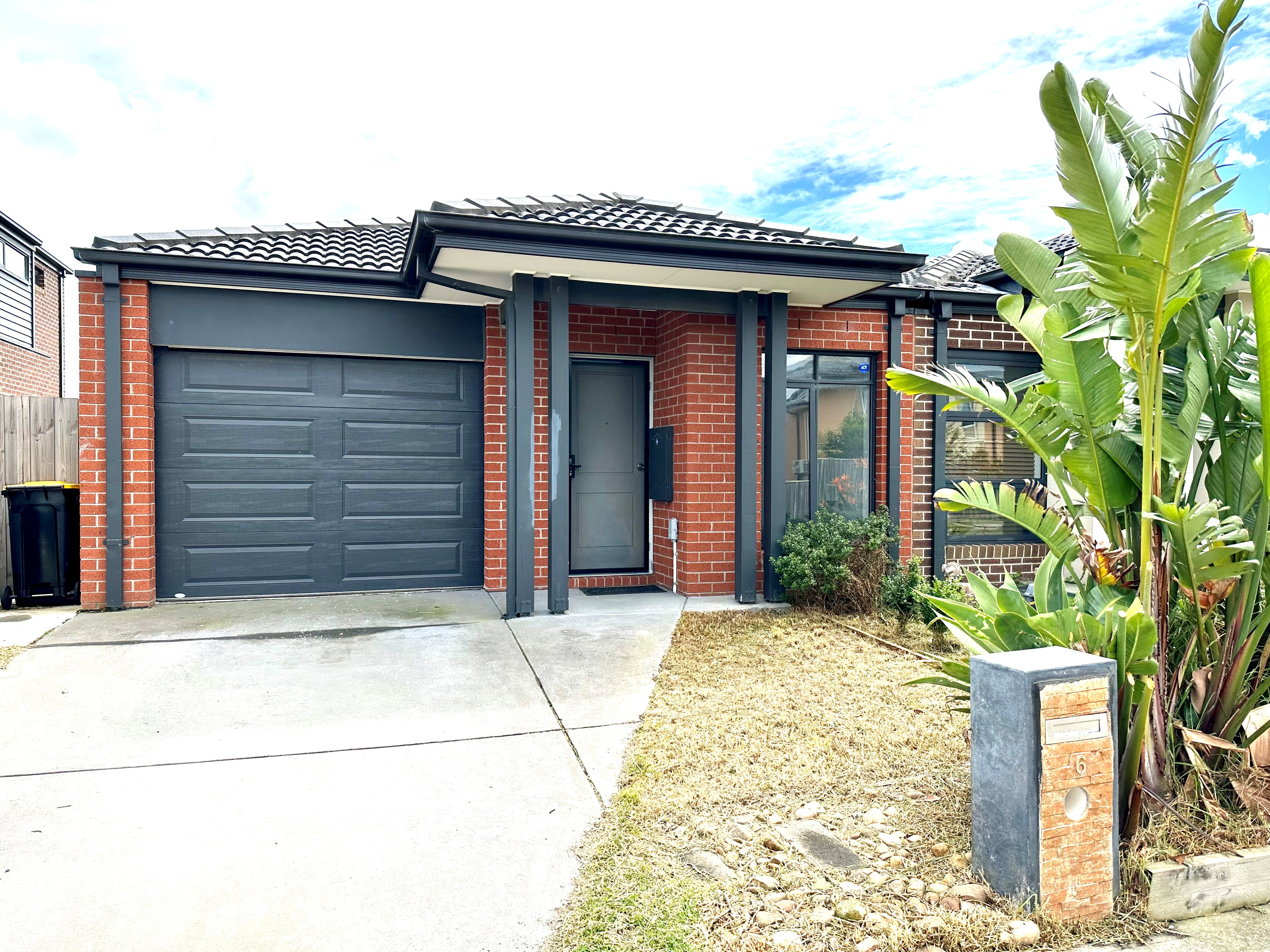 6 Solsbury Cresent, KEYSBOROUGH VIC 3173