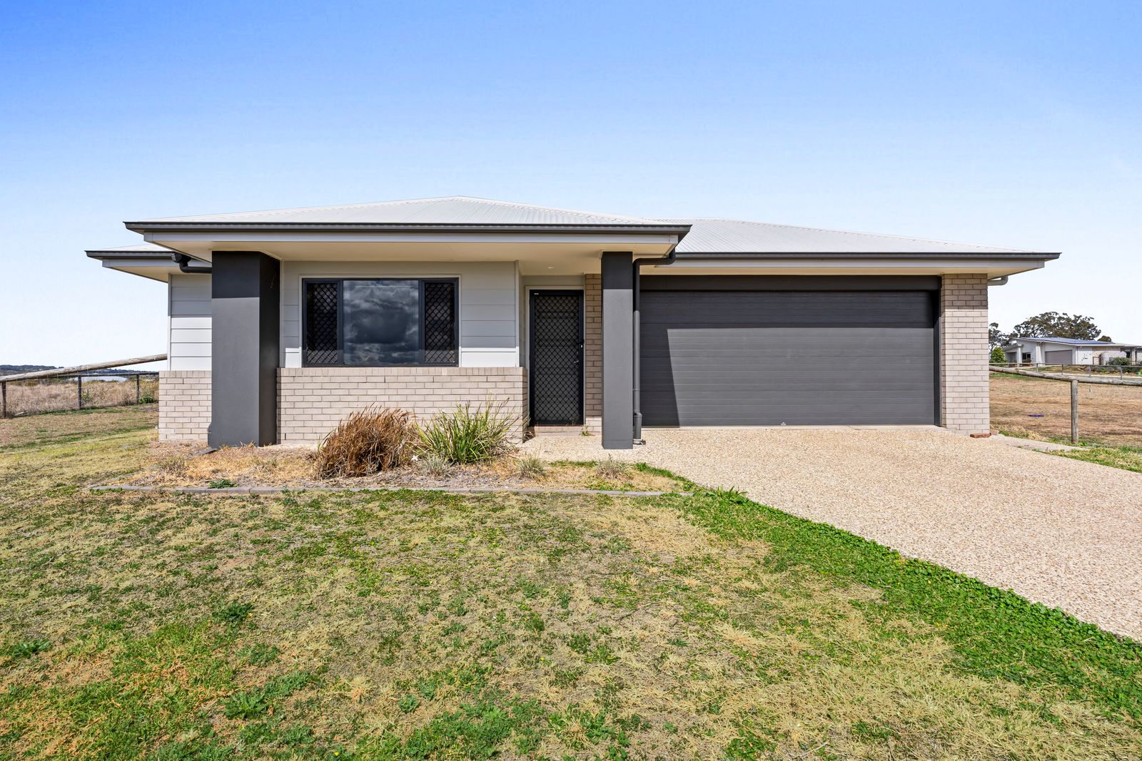 8 Willis Road, MERINGANDAN WEST QLD 4352