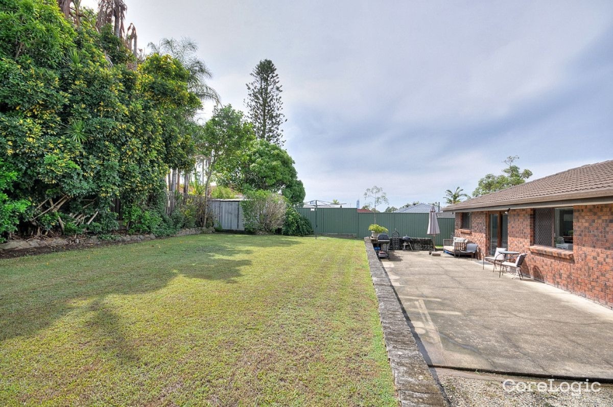 13 Collins Crescent, BENOWA QLD 4217