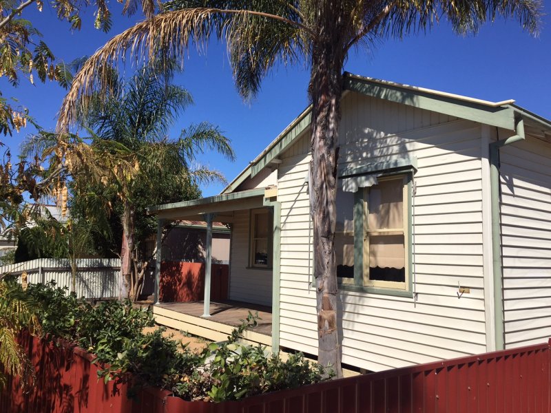 498 Henry Street, DENILIQUIN NSW 2710