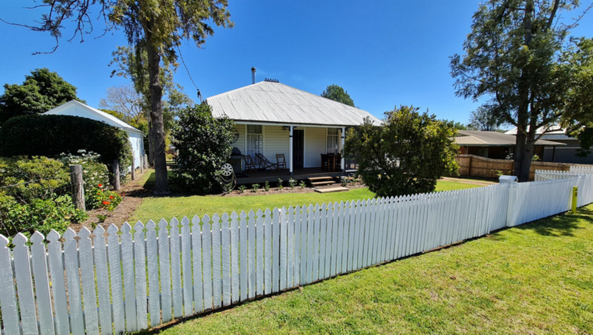 5 King Street, GOOMBUNGEE QLD 4354