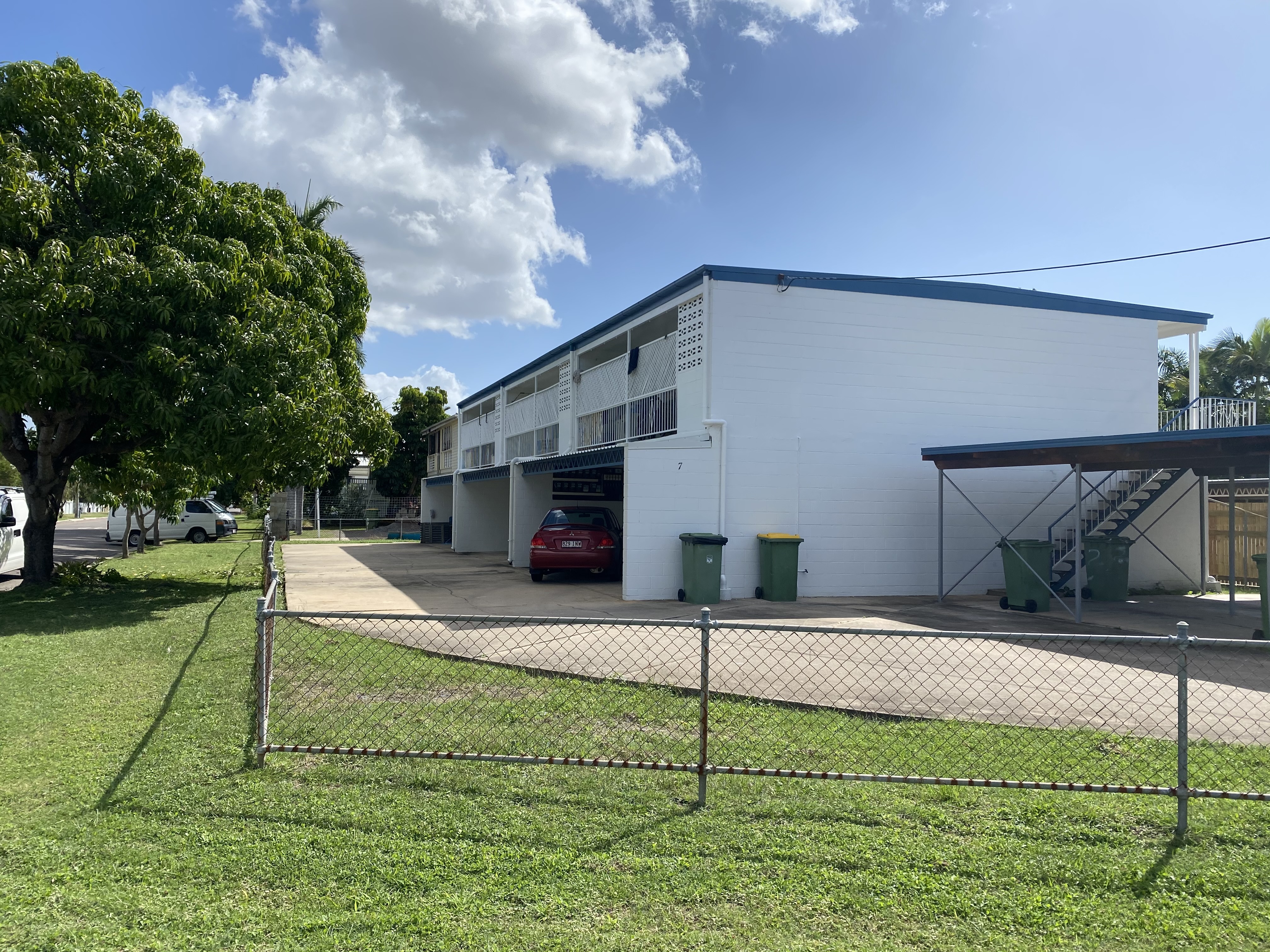 Unit 2 / 7 Mcintosh St, HERMIT PARK QLD 4812