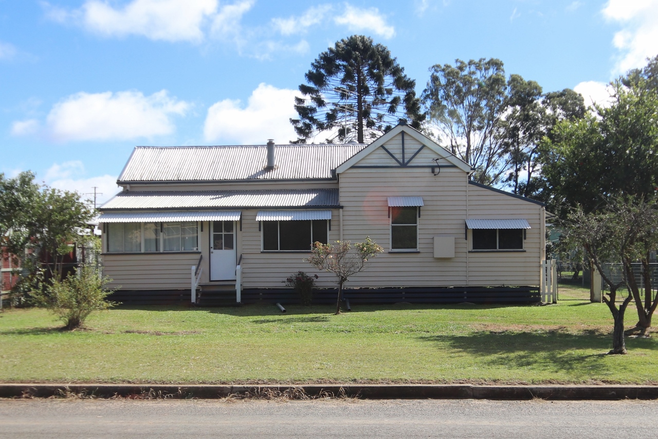 14 John Street, CROWS NEST QLD 4355