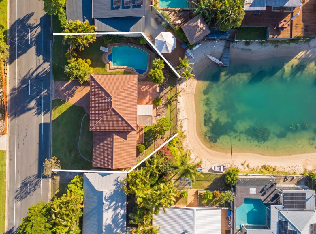 8 Pacific Blvd, BROADBEACH WATERS QLD 4218