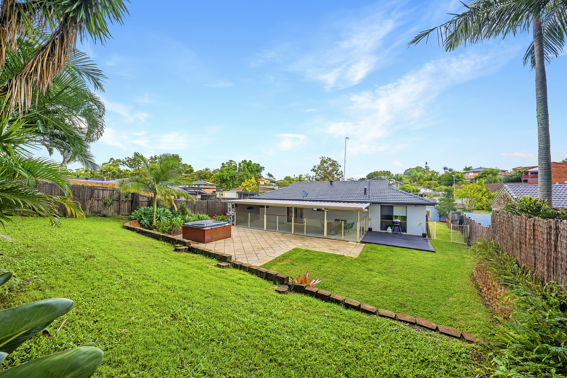 25 Yangoora Crescent, ASHMORE QLD 4214