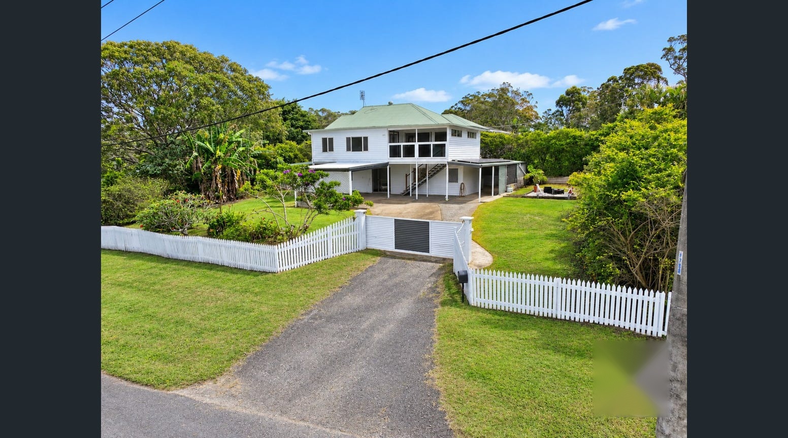 8 Inlet Avenue, RUSSELL ISLAND QLD 4184