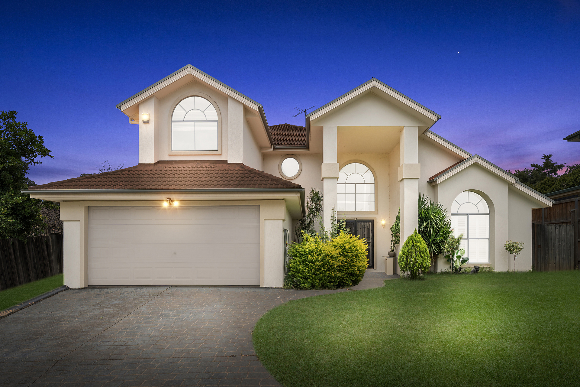 8 Lakeview Close, NORWEST NSW 2153