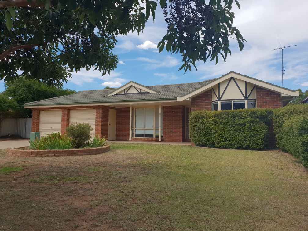 7 ANNIE COURT, MOAMA NSW 2731