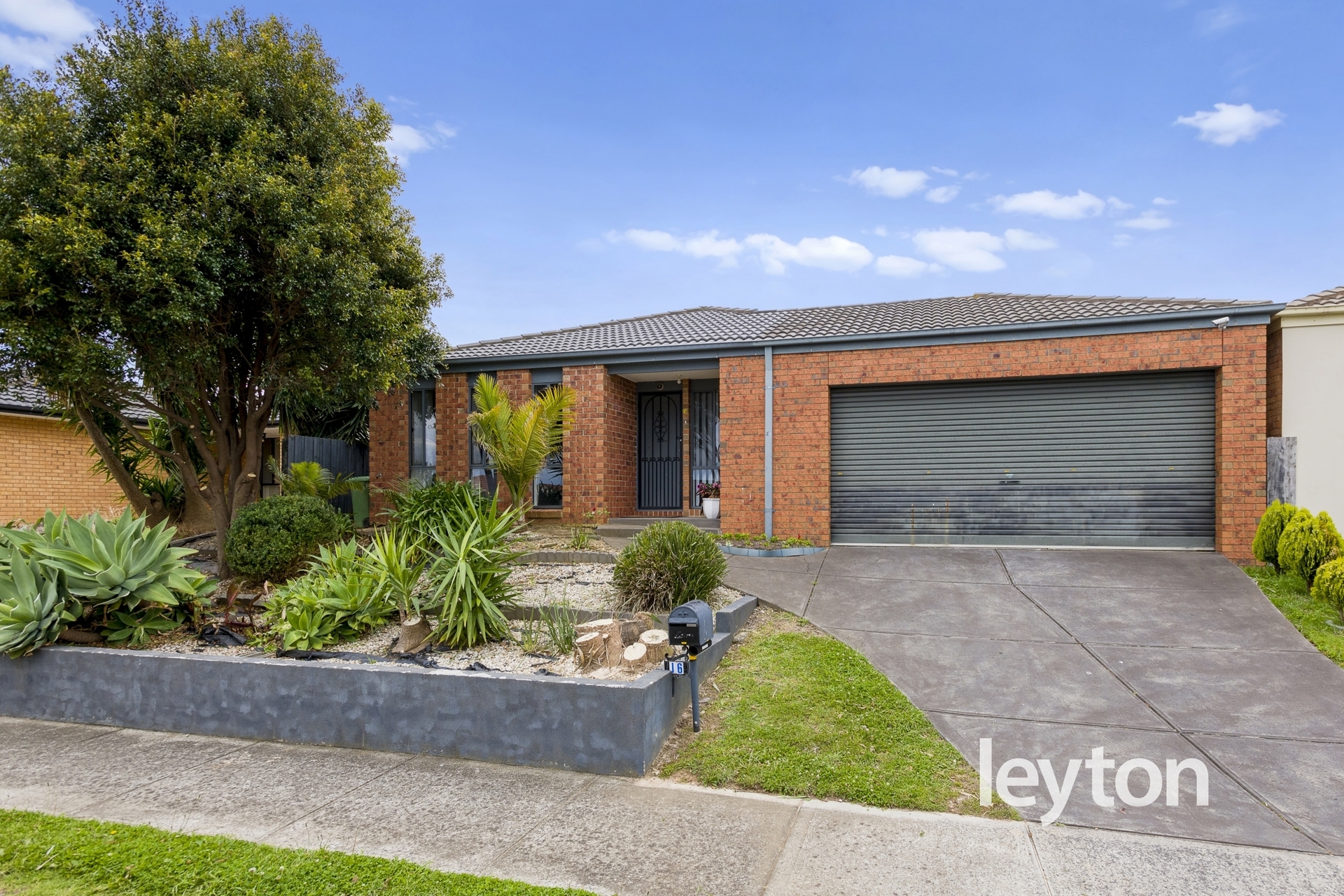 16 Nirringa Drive, HAMPTON PARK VIC 3976