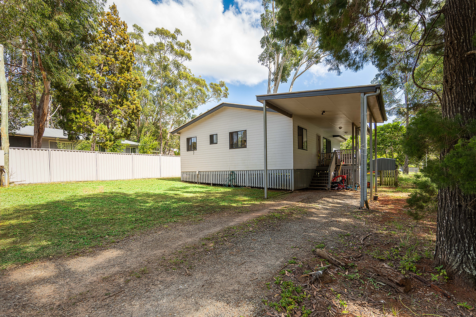 15 MEADSTONE STREET, RUSSELL ISLAND QLD 4184