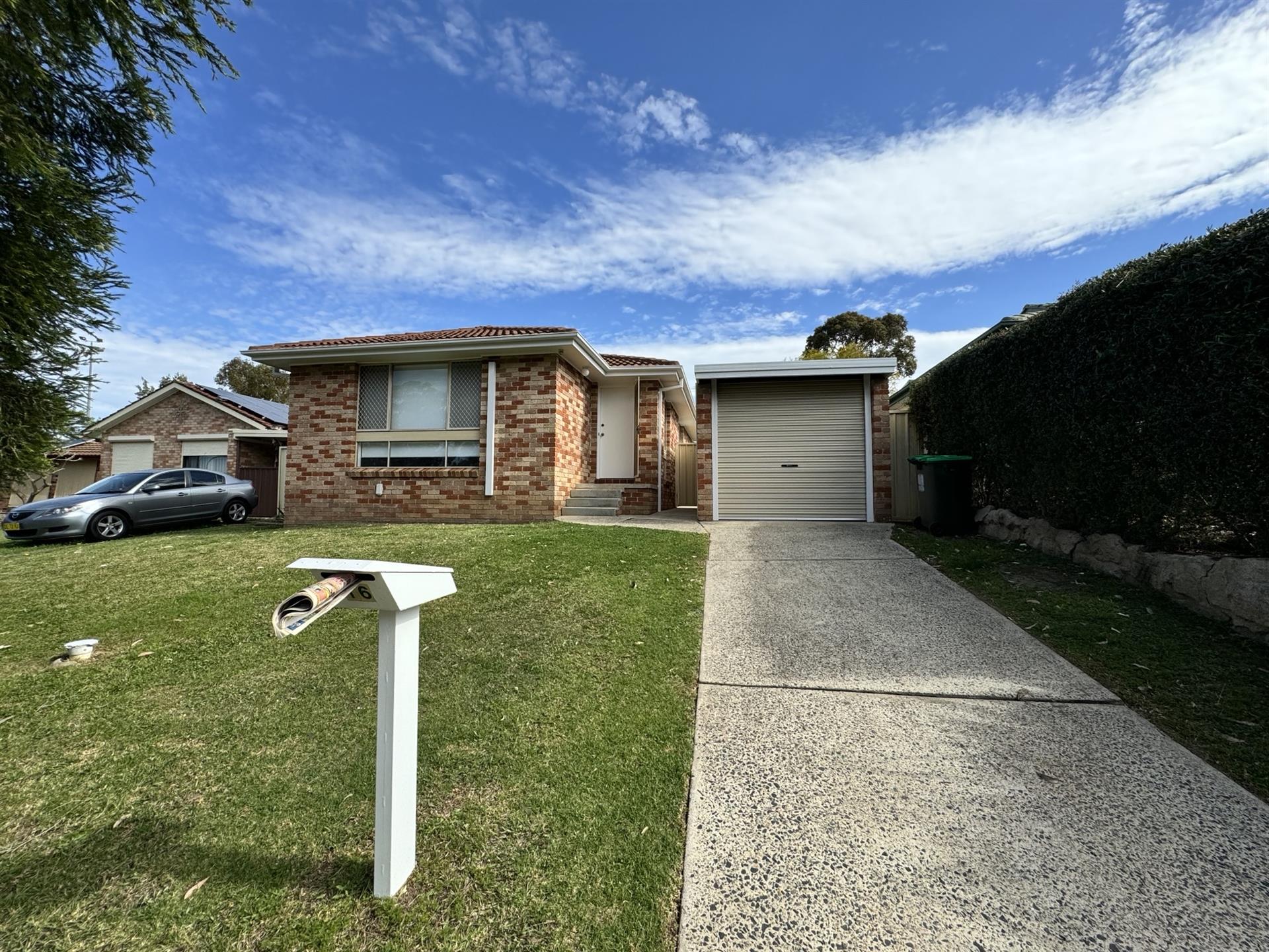 16 Euphrates Place, KEARNS NSW 2558