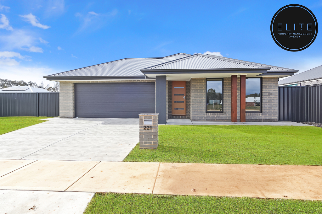 221 Stanton Drive, THURGOONA NSW 2640